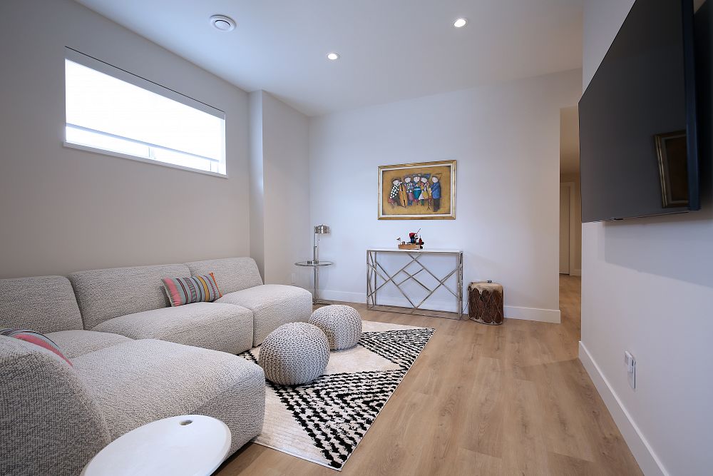 9854 Beacon Hill Drive, BC, photo 2 of 8